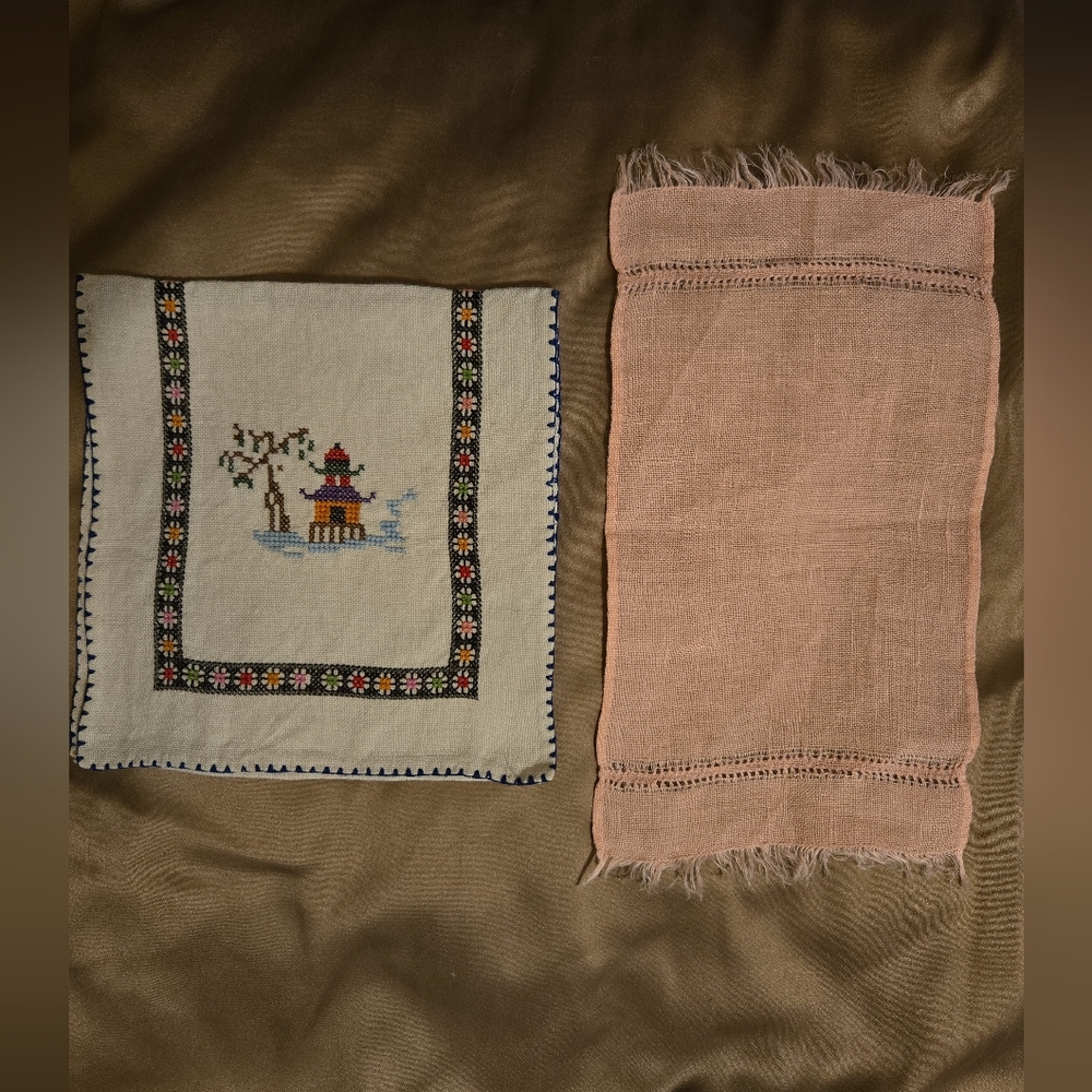 Vintage Linens Lot, Includes Linen Cloth Napkins - Picture 2 of 7